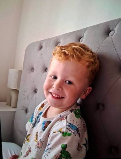 901Lulu's tweet photo. Noah Woods (3) went missing from a playground in Suffolk, England, at around 3pm on September 15. He became separated from a relative as they were leaving the park. 

Noah was running down an alleyway next to the playground, moving toward a new-build housing estate. 

Officials have shared that Noah is autistic, non-verbal, partially deaf, and will not respond to his name being called. 💔