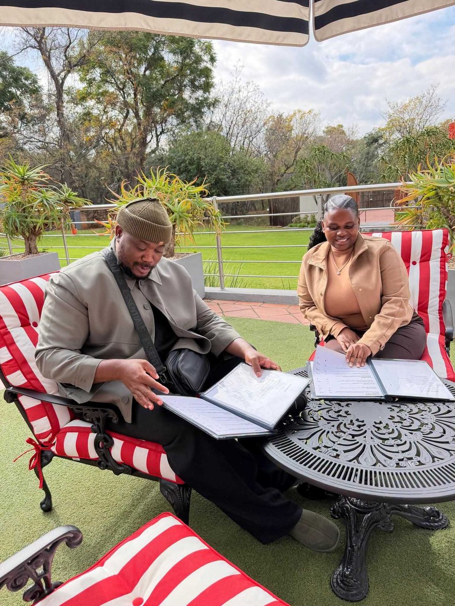 zimbabwewriter's tweet photo. Police clarify that the “Mambo Dhuterere” wanted over armed robbery cases is not gospel musician Darlington Mutseta.
Read more: https://t.co/FcNzChNBab
#ZimNow #Zimbabwe https://t.co/x3IZYWyeCf