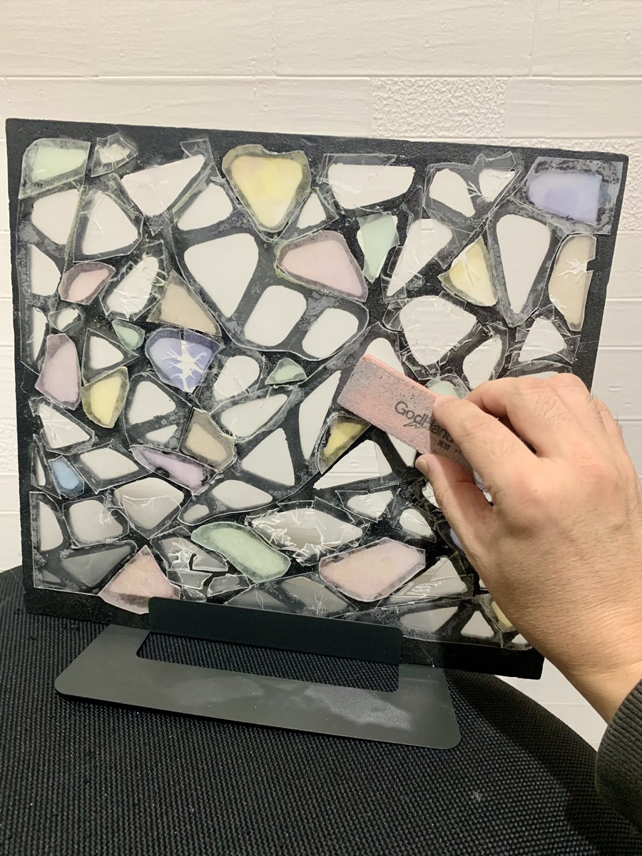 jun1rock's tweet photo. チトセリウムの双子ちゃん用
けもプラ 1/12ぶらんこ進捗
背景のステンドグラスを100均カラーボードと透明プラ板で✨プラ板はヤスッて擦りガラスにしてからクリア塗装筆塗りです。 https://t.co/vihdDePHrV