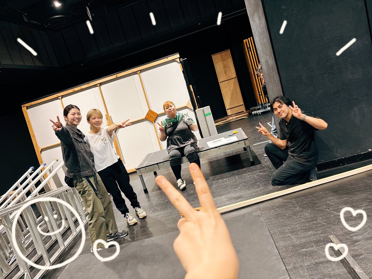 gekiyabu's tweet photo. 劇団やぶさか、本日、小屋入り〜！！٩( ᐛ )و
のなかは現在楽屋で黙々と美術の作業をしているのですが、舞台面からずっと和気あいあいとした声が聞こえていて楽しいです。あったかい現場🫶
#やぶマレーン姫📚👑
#劇団やぶさか25周年記念 https://t.co/chFhVkAc8I