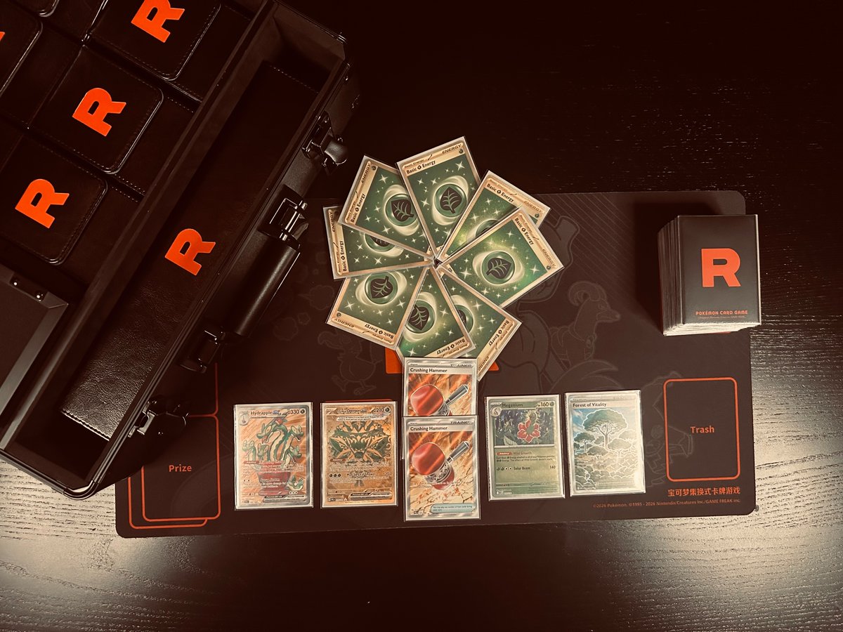 LoluFainted's tweet photo. Pokemon Challenge in Las Vegas 🥇 
w/ Hydrapple Hammers List 🍎🔨

R1 Zoroark W
R2 Starmi / Mega Frosslass W
R3 Excadrill / Metagross W
R4 Dragapult / Rocket Hybrid T
R5 Grimsnarl / Frosslass W

First time winning one as a new player &amp; feel a lot more confident for Regionals now https://t.co/NoBvz3HINc