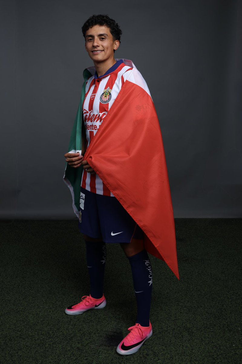 Chivas's tweet photo. ¡Listos con el outfit para la noche mexicana! 😍 https://t.co/qoyI8jILhW