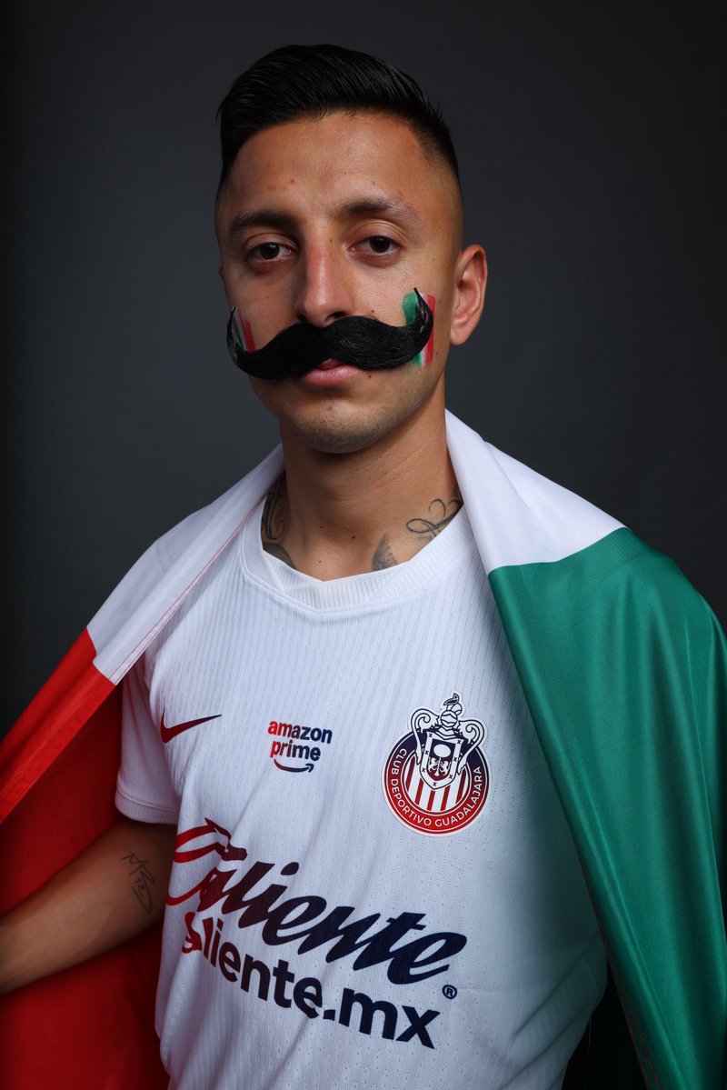 Chivas's tweet photo. ¡Listos con el outfit para la noche mexicana! 😍 https://t.co/qoyI8jILhW