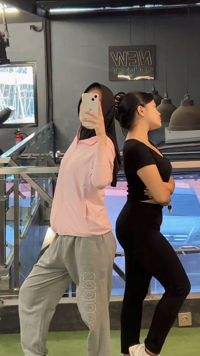 symphonyyv's tweet photo. pagi-pagi udh ngegym, ngejar apa sih kak?☺️ https://t.co/HPi5ocDuI5