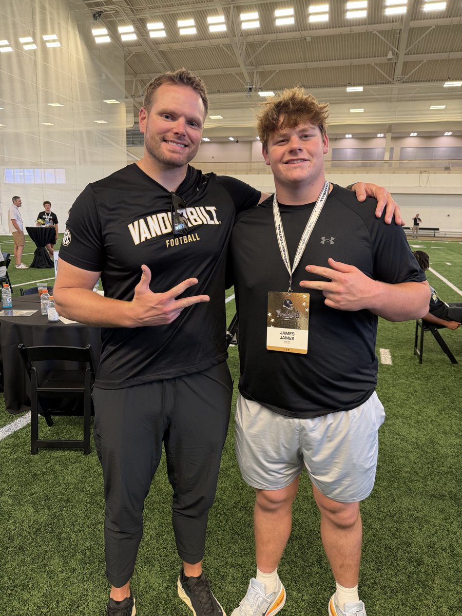 JamesJamesIV's tweet photo. Thank you @VandyFootball for the game day visit! I had a great time seeing the campus and watching you dominate Delaware. Let’s go Commodores!!!!
@FBCoachK 
@dbriere613 
@Coach_Nady https://t.co/HALUsUDulB