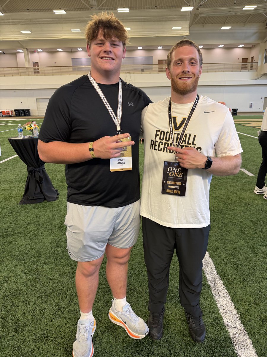 JamesJamesIV's tweet photo. Thank you @VandyFootball for the game day visit! I had a great time seeing the campus and watching you dominate Delaware. Let’s go Commodores!!!!
@FBCoachK 
@dbriere613 
@Coach_Nady https://t.co/HALUsUDulB