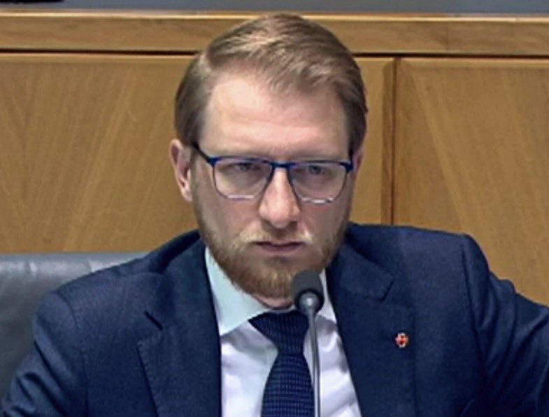 Ryandally08's tweet photo. BREAKING: It can now be revealed that Liberals James Paterson and Tim Wilson are the ones responsible for dragging out Pauline Hanson’s old comments from a podcast in February.

Not Labor. Not a journalist stumble. Two Liberal frontbenchers.

Hanson called it what it was, “a hit job to bury One Nation’s immigration and superannuation policies under a year old clip”

Paterson’s tried to defend it on Radio National as “baseless claims.” 

Then the admission, he said:

“You don’t need a private investigator to find a YouTube video, It’s just that the things they used to say are now attracting scrutiny. I think that’s healthy and normal in a democracy”

Which translates to, we didn’t leak it, we just happened to need it now.

As One Nation surges in popularity, the Coalition panics. So they dig up a February podcast instead of fighting Albanese on borders and super, which Albo called a “national asset”

You don’t spend political capital resurfacing an old Hanson line unless you think she’s the real threat.

Paterson and Wilson just told you who they’re actually running against.

The Uniparty is alive and well.