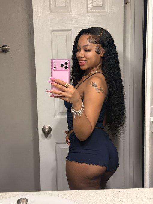 MLusciouss3's tweet photo. NFS 💞
Link on my bio 💘💦 https://t.co/QbRlL3pMsy