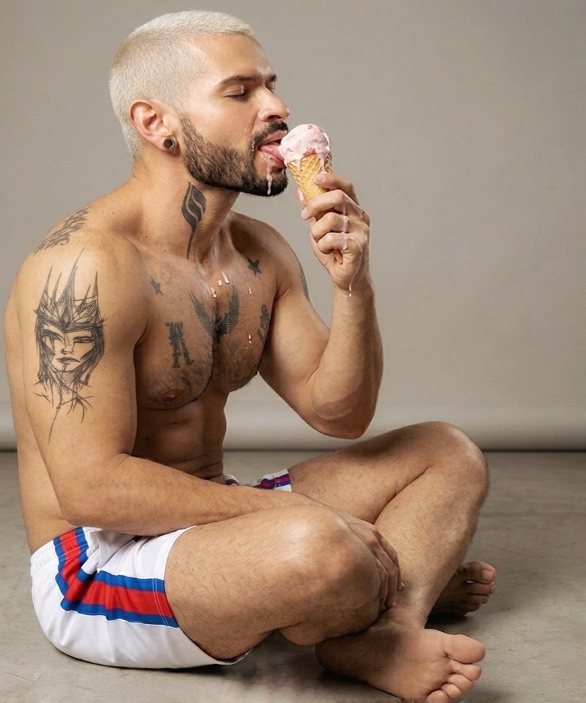 Tatuadomix's tweet photo. Com a boca ocupada... 🍦🔥🍆😈 https://t.co/C1qubvw7y8