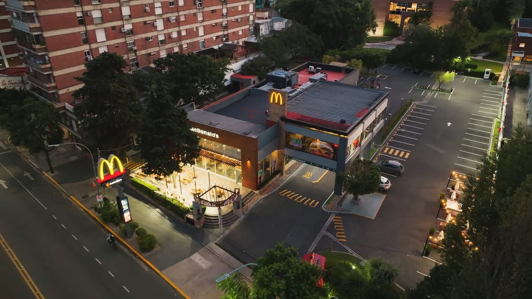 KristenMalbn's tweet photo. Could your land become the next McDonald’s? Arcos Dorados launched a Real Estate portal to find strategic, high-visibility sites for new drive-thru locations across Latin America. Which corner in your city would you choose? https://t.co/CfZ8SKOo3J