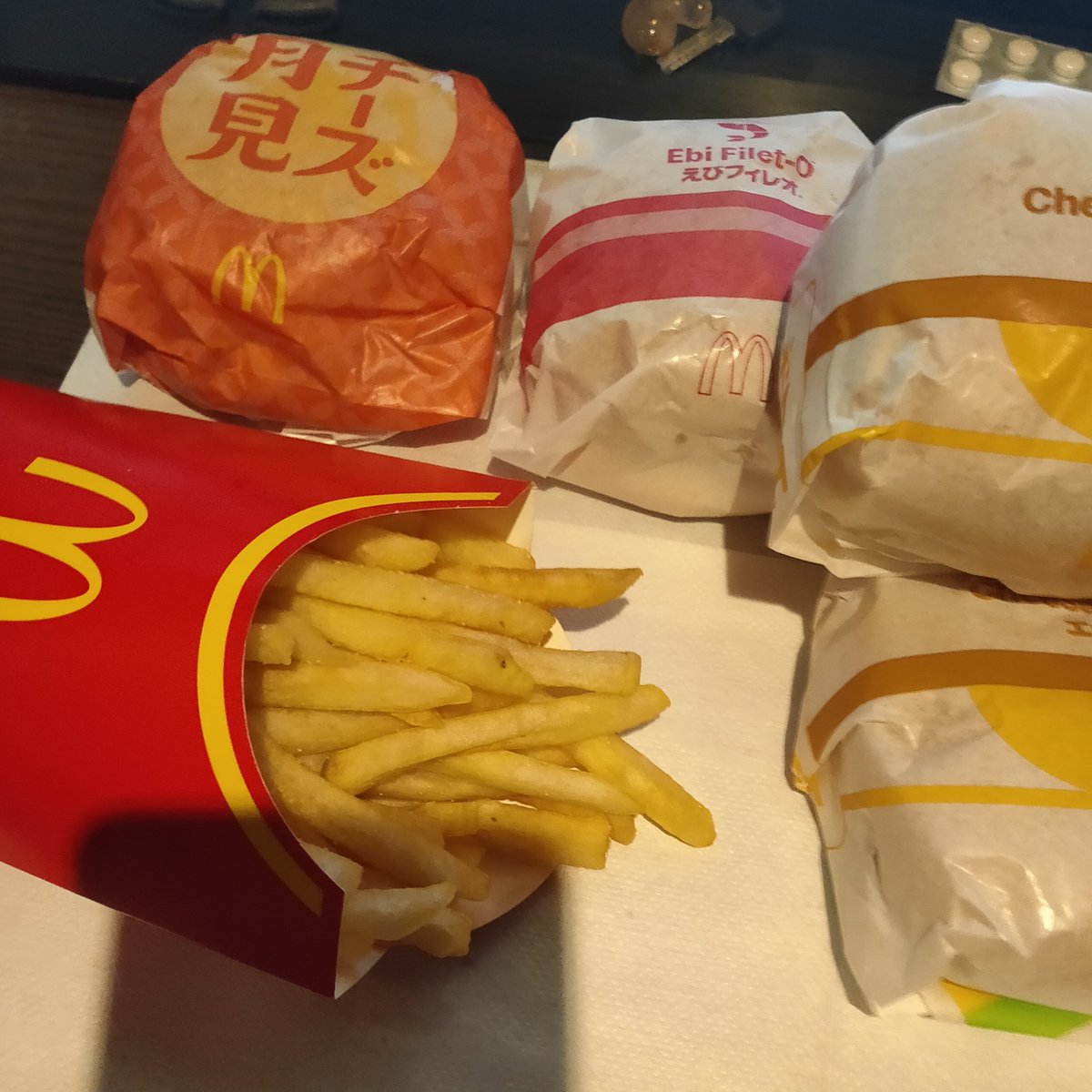 koich1599's tweet photo. マクドナルド #チーズ月見バーガー 🥃✨ https://t.co/v1QpeFANsc