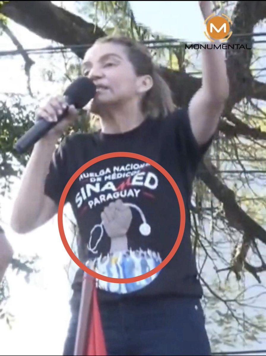 Rios_Nacif's tweet photo. “No soy zurda” te dice con la remera puesta con la imagen del puño, símbolo de la izquierda. https://t.co/UAt5ZU4wPY