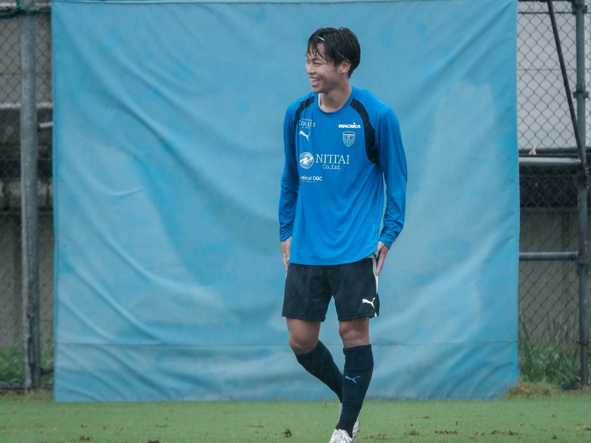 yokohama_fc's tweet photo. TRAINING PHOTO📸✨

#千葉寛汰 選手が本日からトレーニングに合流🙌

激しい雨の中でのトレーニングとなりましたが、チームにもすぐに溶け込み、笑顔も見られました😊♪

9/19(土)今治戦の試合情報はこちら👉https://t.co/rNJOKBqtFc

#yokohamafc
#横浜FC https://t.co/ilm83uR7r6