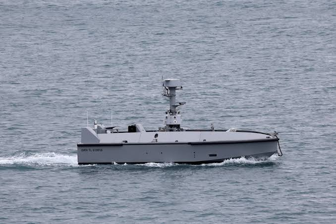 top_force's tweet photo. ⚓️🇫🇷🚤 #DANAE drones de surface #USV offrant une importante endurance et pouvant être embarqués sur des bâtiments de la @MarineNationale, en particulier les porte-hélicoptères amphibies #PHA et les bâtiments de soutien et d’assistance métropolitains #BSAM https://t.co/QLEWhWDObK
