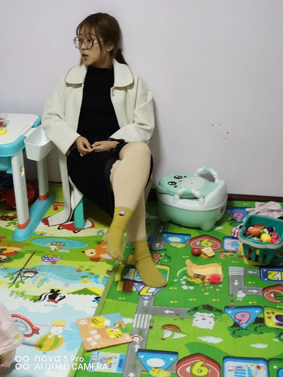 S1440404's tweet photo. 推友再次投稿，射两个眼睛妹满脸浓精#投稿 #意淫 #眼镜婊 #眼镜妹 #配文 #母狗 #骚货 #反差 #肉便器 https://t.co/1nmWOZZntL
