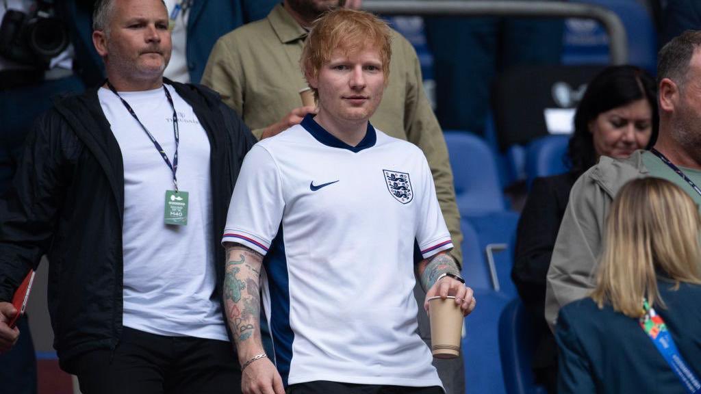 Sarahjdublin's tweet photo. FYI Ed Sheeran is English. 

Please stop calling him Irish, we don’t claim him https://t.co/pw3KrzUpiN