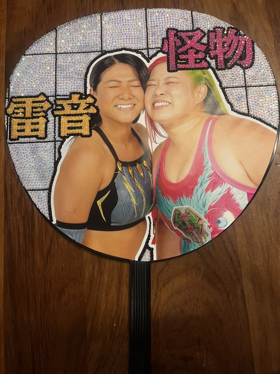 Emma_013110's tweet photo. 今までのデコうちわ
No.1,2
#岩田美香
#橋本千紘
#Em_uchiwa https://t.co/YgmLQqQMeJ