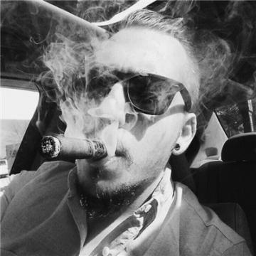 LailaLobley's tweet photo. 🔥 🍁 🎌 🔥 That meeting could've been an email. https://t.co/YuBx3Jvch5