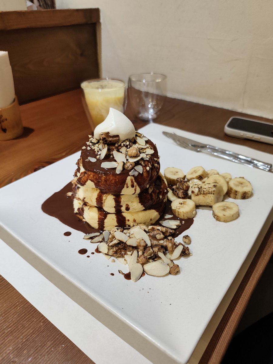 CapLaloVargas's tweet photo. Aquí un buen lugar para comer pancakes en Tokio, tienes que venir en la mañanita por tu turno, y regresas más tarde, buen sabor, el lugar se llama Benizuru. Recomendado, algunos artistas vienen tambien https://t.co/XLc3MePvdi