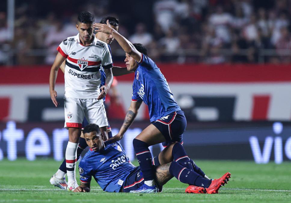 jotabolsilludo's tweet photo. Hace dos años Leandro Lozano en el Morumbi tuvo quizás una de las noches más negras de su vida, siendo el primero en darse cuenta de la situación de Izquierdo (Qepd) y teniéndolo en brazos en sus últimos momentos

Hoy en ese mismo estadio metió el gol más importante de su carrera https://t.co/Q2J8VJzo0q