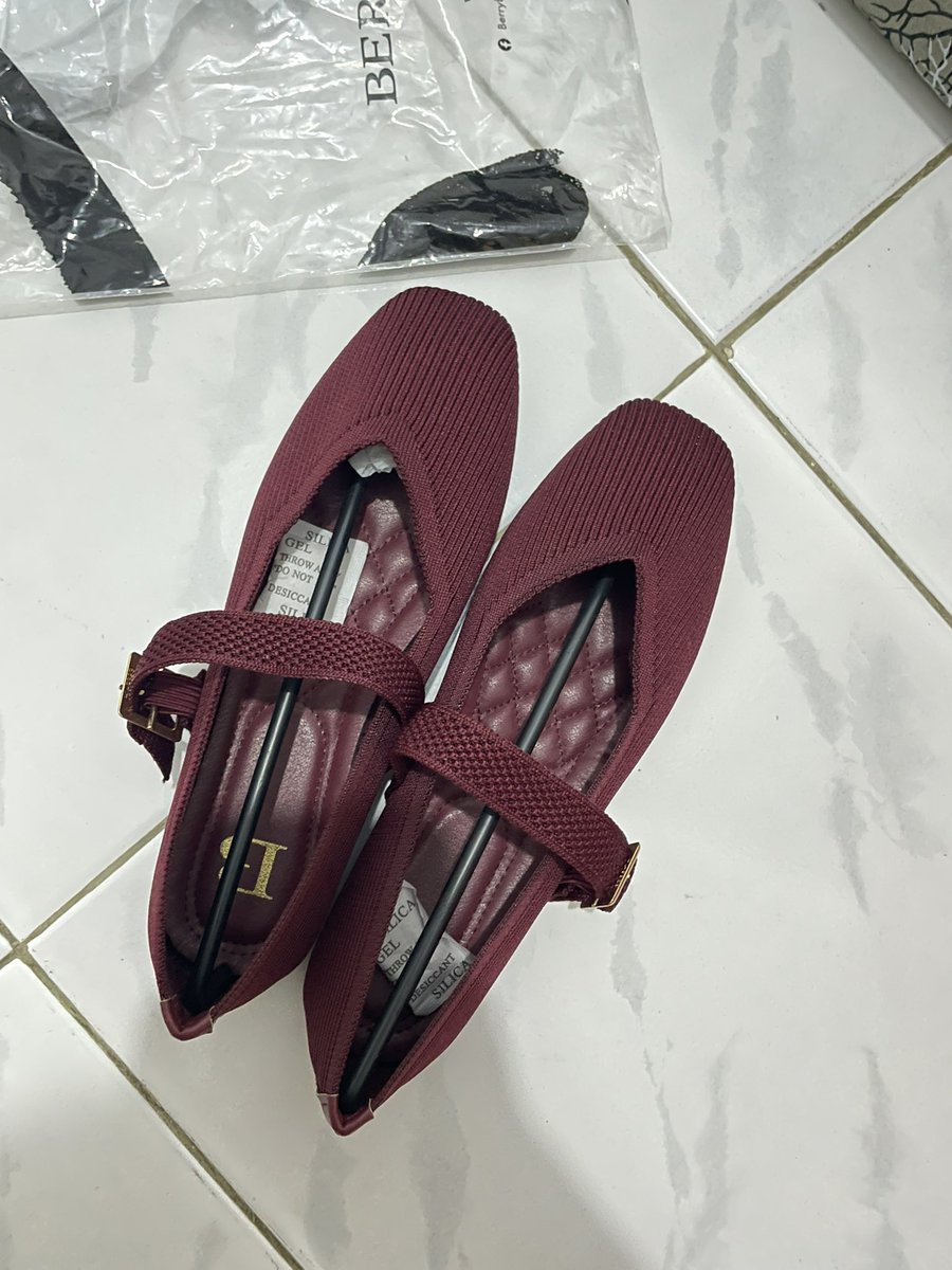mwanraa's tweet photo. wts 
sepatu berrybenka 
￼￼🍒uk: 37
🥝100k ajaa 
dijual karna kegedean🥲 https://t.co/GHvtksBaw0