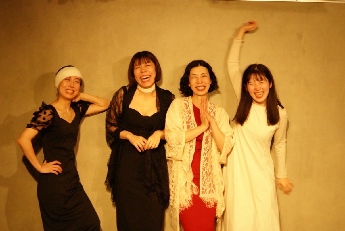 kakominami_'s tweet photo. 本当にたくさんのお客様にご来場いただきました。
どうもありがとうございました！
そして、演出のホリくん、頼もしくて楽しい共演者のみんな、暖かくて頼りになるスタッフのみんなに心から感謝！
#アヴェニール楽屋 https://t.co/73yQkfiS78