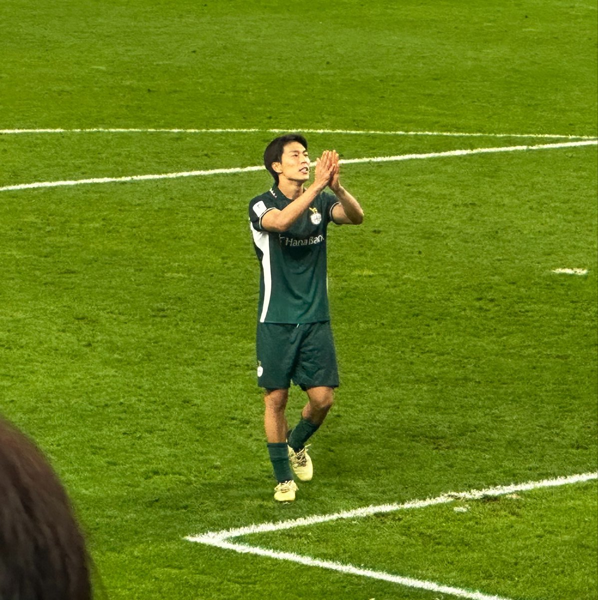 sanga_93's tweet photo. 【ACLElite第1戦】0-1負け。
何もできずに初戦終了。
シュー���１本かー。
まだ続くしこの経験が後々良い形に繋がって欲しいな。

厳しすぎる入場チェックなども含め色々学びになりました。
でもたくさんのサポが異国の地でサンガを応援出来たの嬉しかった！
#サンガサポ大田遠征
#京都サポ大田遠征 https://t.co/NxFrdYXHte