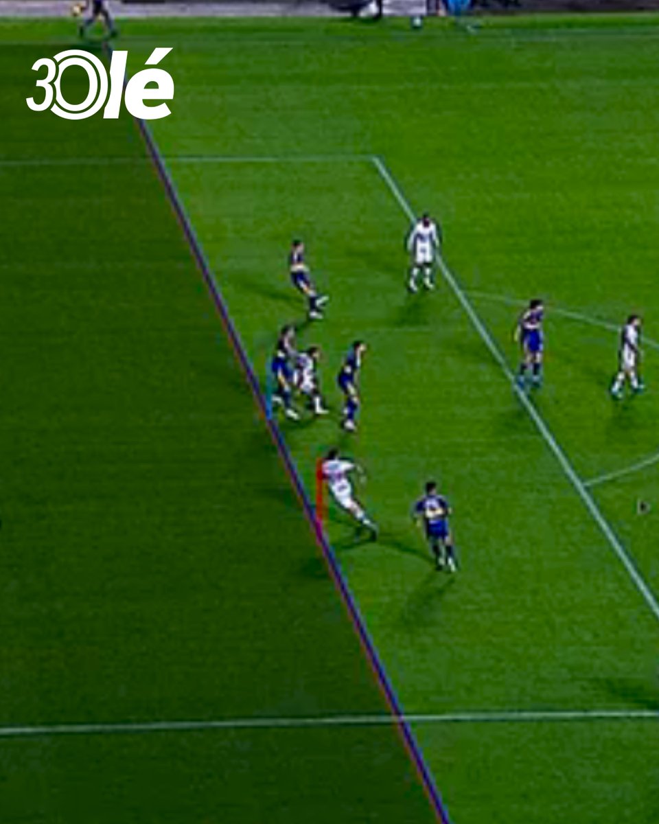 DiarioOle's tweet photo. LE ANULARON EL EMPATE A SAN PABLO 🇧🇷❌

▶️ Tras la revisión del VAR, se cobró un offside milimétrico y Boca sigue 2-0 en el global https://t.co/TCFL65F1rd