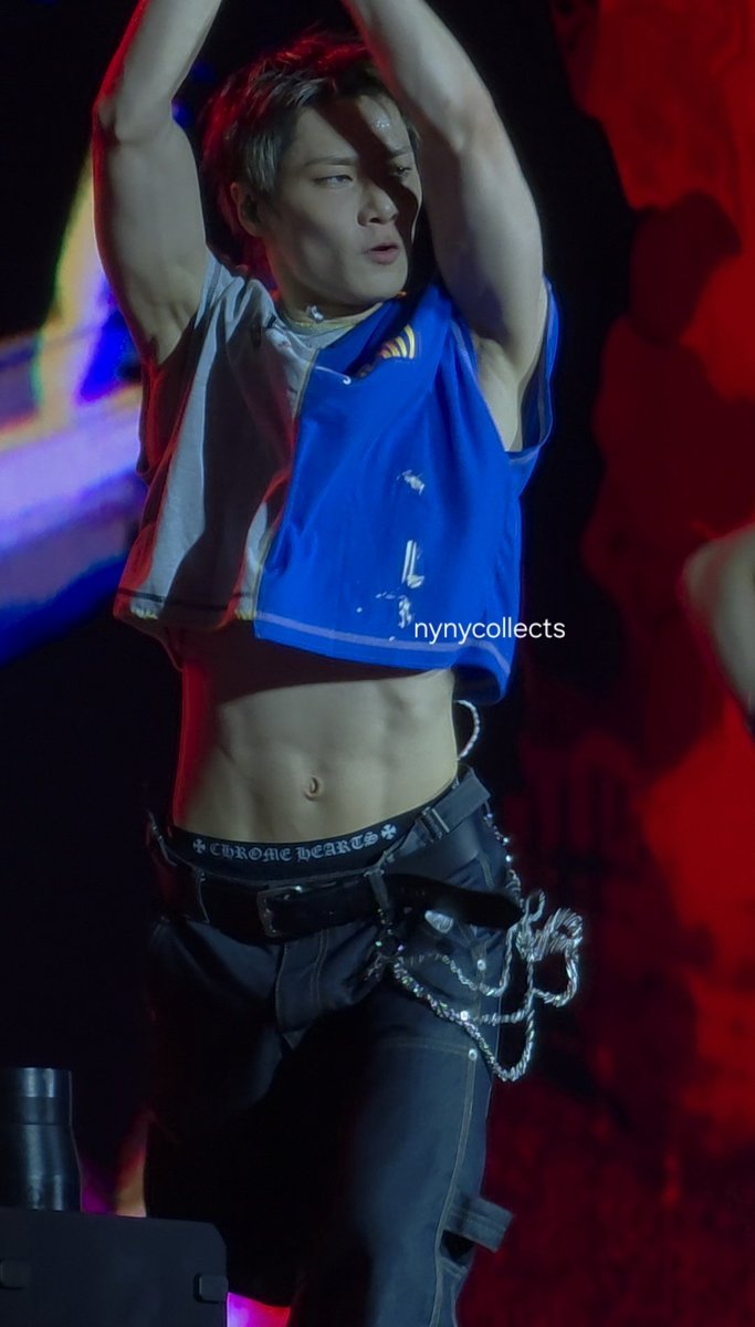 hyunmuse's tweet photo. I fear Hyunjin , Chan and I.N just formed a new racha by starting this habit of sagging their underwear 😳😳😳 https://t.co/StXMaCZjh4