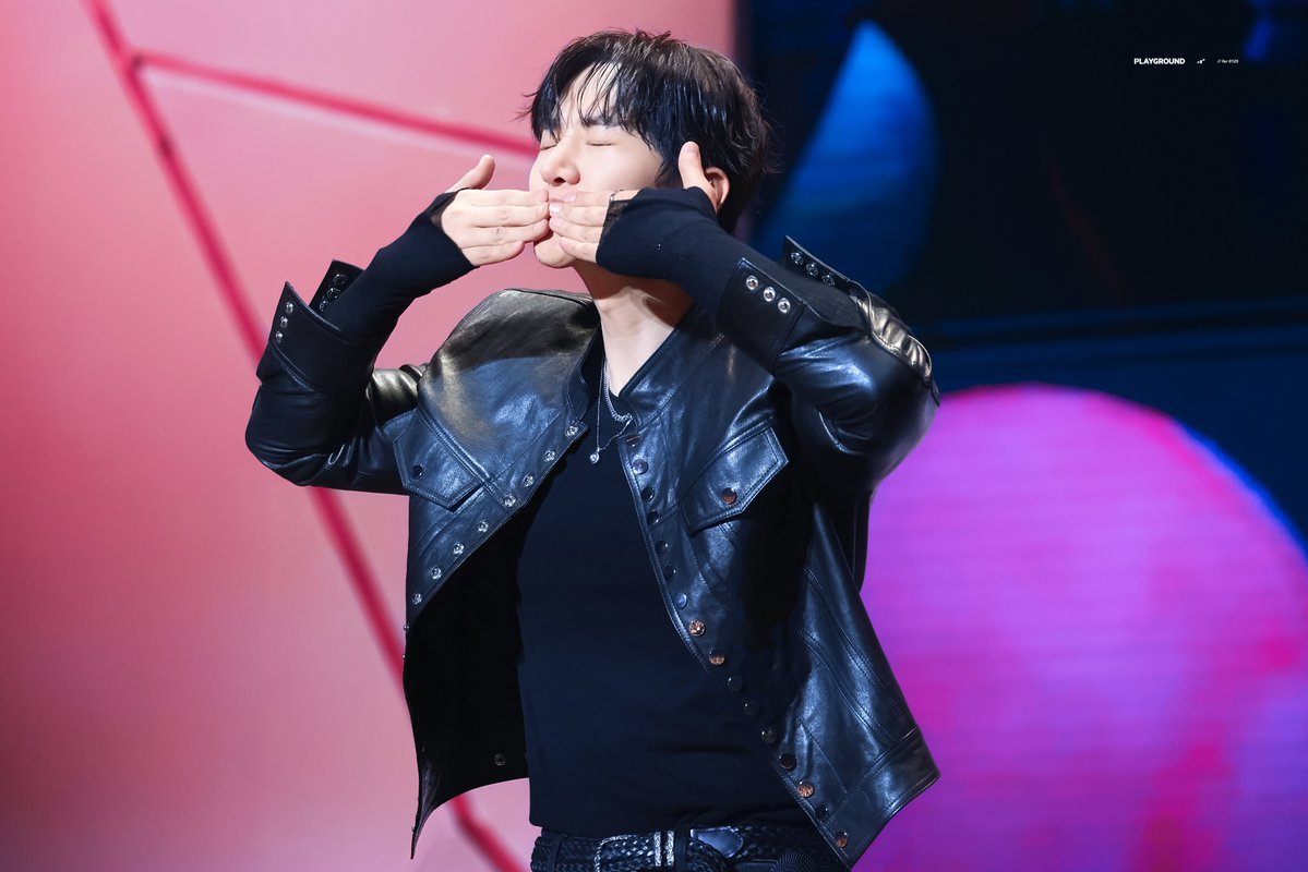 playground_nat's tweet photo. 260912 LEE JUNHO FANMEETING in Seoul 'AUTUMN NOTE'  😘💋🤲🏻

#준호 #이준호 #JUNHO https://t.co/ukaPIZdRFa