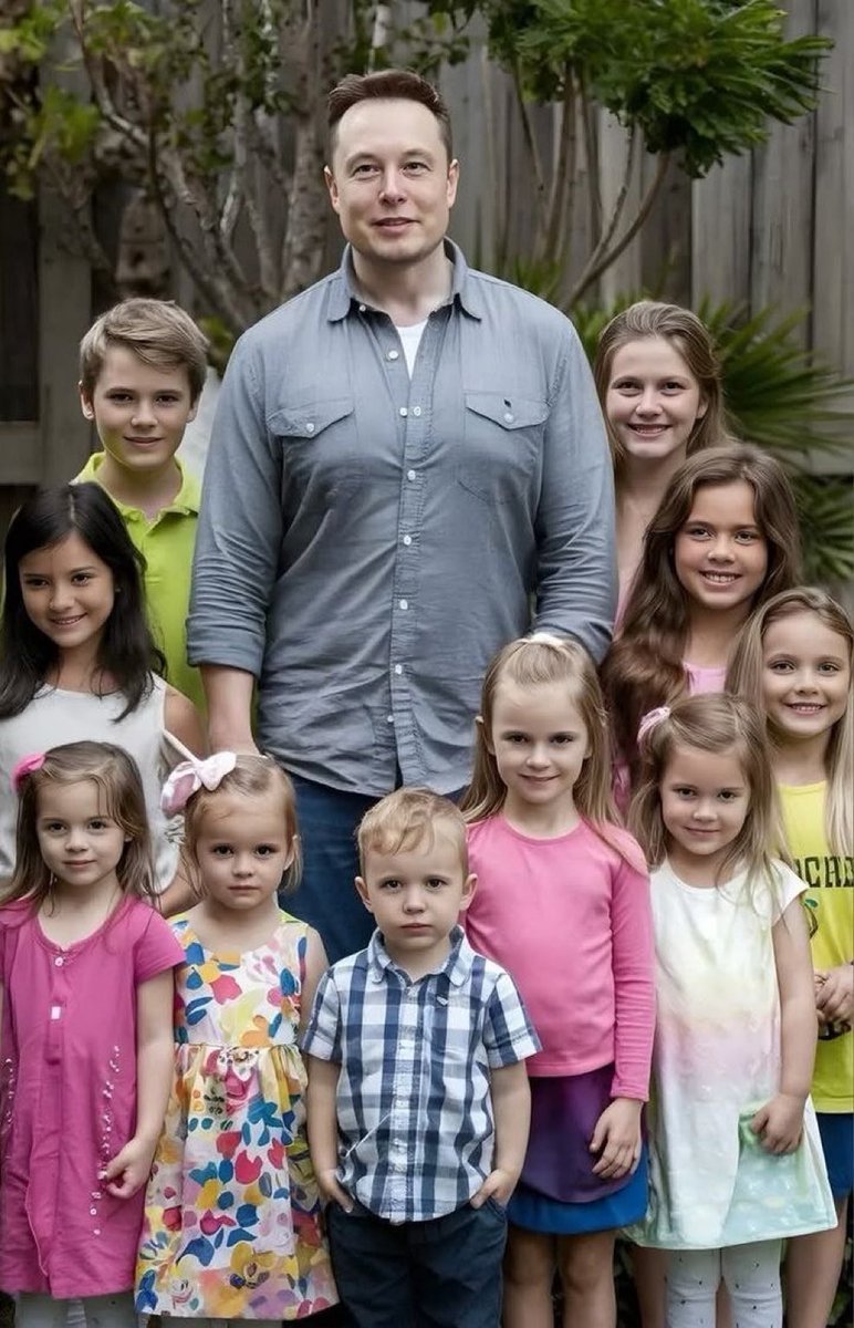 Starqunx3daj's tweet photo. Elon Musk says, “I love all my kids with all my heart” ❤️🥹

Do you think family is more important than success and money? 👀

A. Yes, always ❤️
B. Both matter ⚖️
C. Success comes first 💰 https://t.co/23s0Z7UWtC