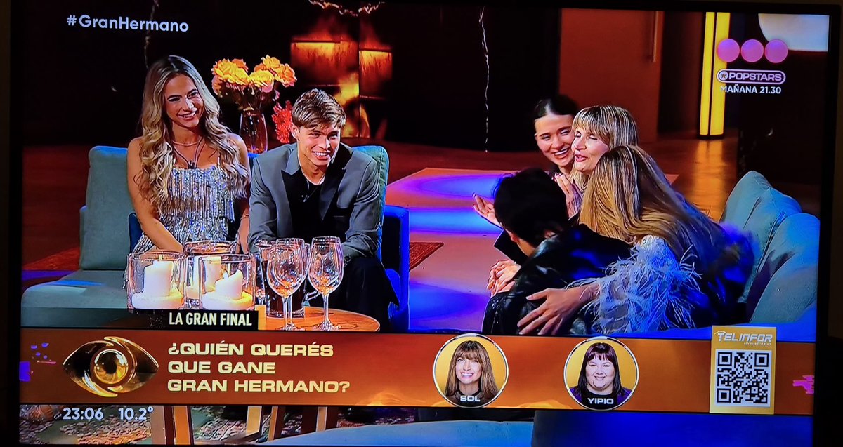 GHvamosdenuevo's tweet photo. Discurso barato, adulación de cotillón y dos extras porque ni así alcanzaba para llenar la escena.
Mucho acting, cero emoción. 🎭
#GranHermano https://t.co/W6O6loE99L