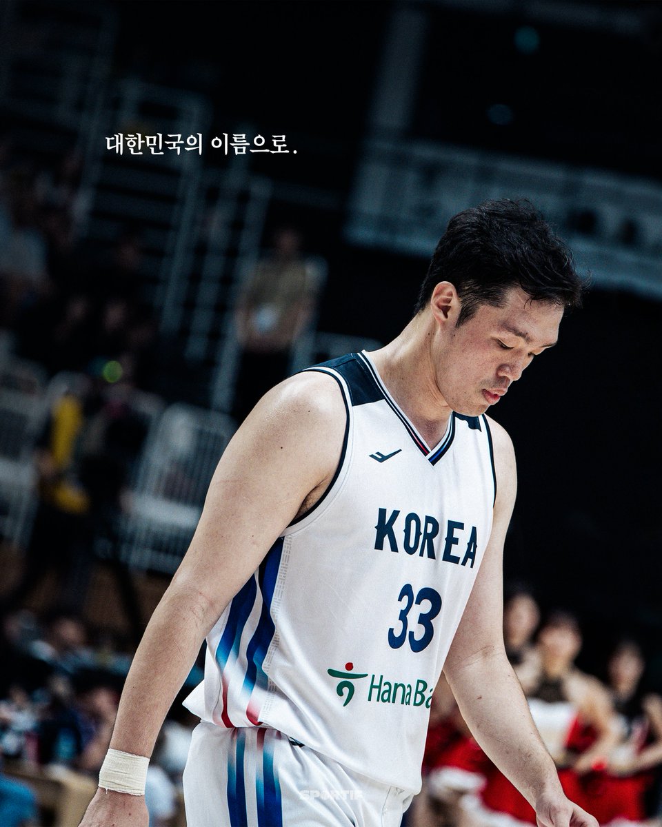 sportif_media's tweet photo. [국가대표] 국가대표 #33 이승현 선수가 국가대표 A매치 100경기 출전을 달성했습니다. 

처음 대표팀에 합류한 지는 10년, 선수권대회까지는 13년이 넘었지만 여전히 '불러주신다면 언제까지나 대표팀에 합류하고 싶다'고 밝히는 이승현선수입니다. 보이지 않는 곳에서도 몸을 아끼지 않고 적극적으로 외국 빅맨을 상대하는 멋있는 고참 선수. 이승현 선수의 앞으로도 늘 응원하겠습니다!