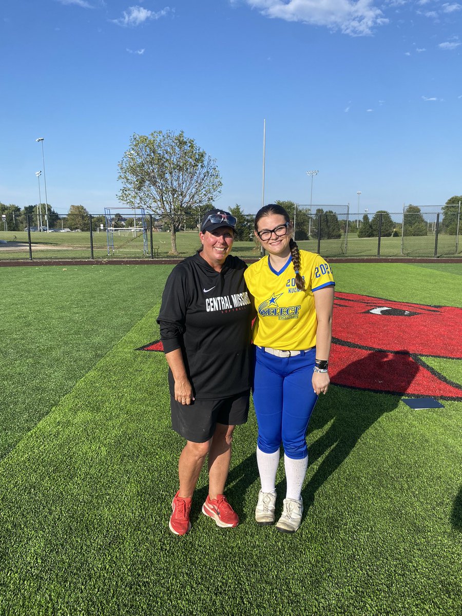 lindsey_kuzmic's tweet photo. Thank you @PunzAnderson, @EilertJeremy and all the UCM softball players for taking time out of your day to host a fabulous camp on Sunday!! I learned so much that I will definitely use to better my game!! Hope you see you soon!!

@UCMJensSoftball 
@jchester_12 
@cnote1616 https://t.co/Kj3aKuPozR