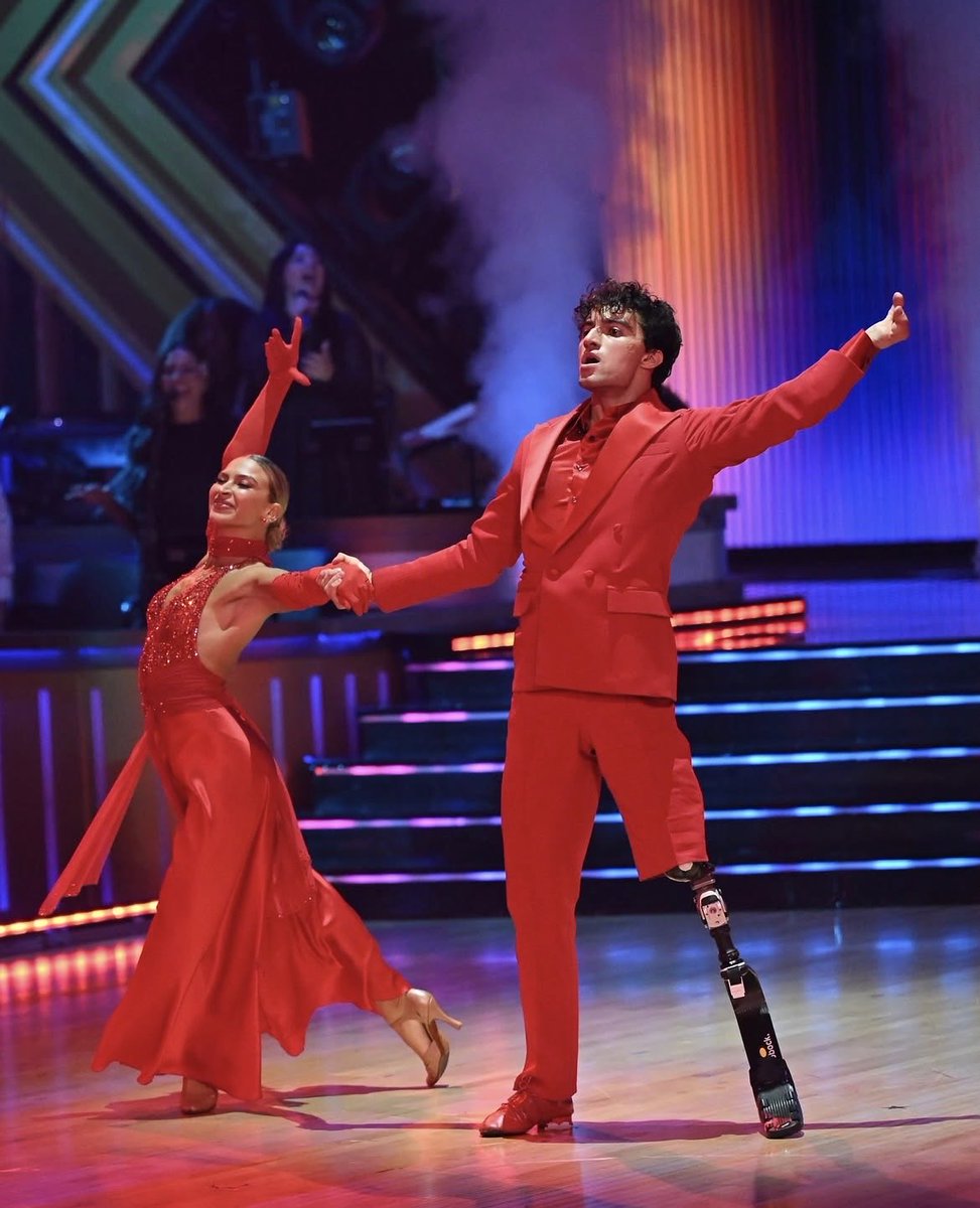 thorsbrunnhilde's tweet photo. my favorite dances from night 1 #dwts https://t.co/ElylJ5n7x0