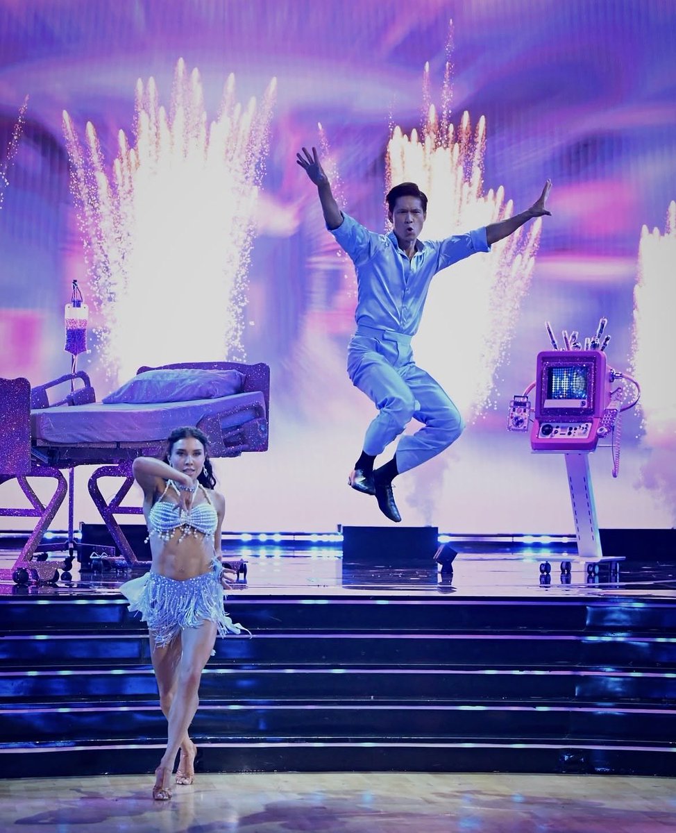 thorsbrunnhilde's tweet photo. my favorite dances from night 1 #dwts https://t.co/ElylJ5n7x0