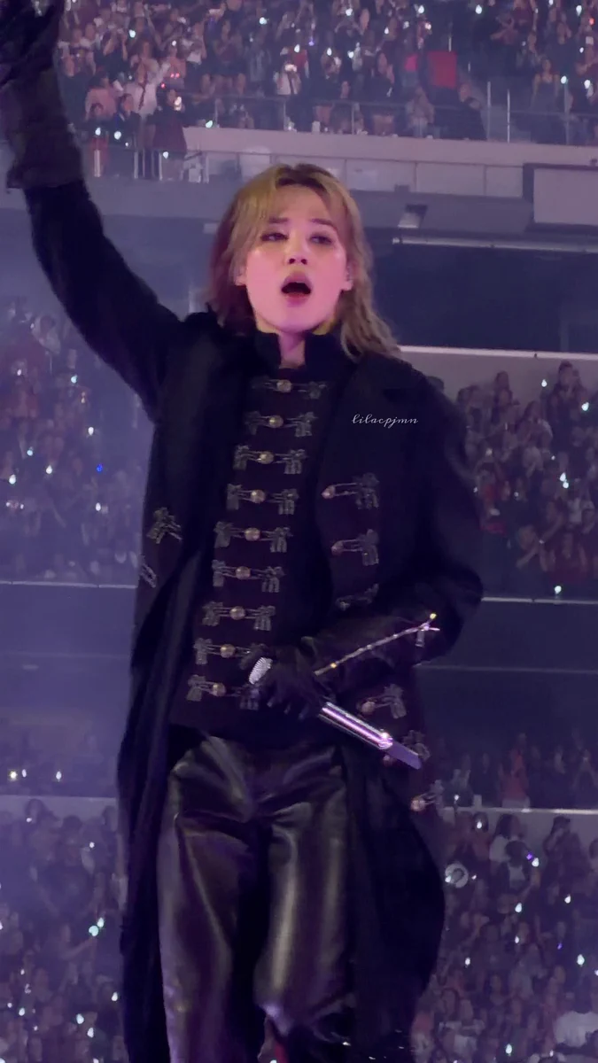 nicole⁷ 𐙚 jimin waved at me x2 on X: 