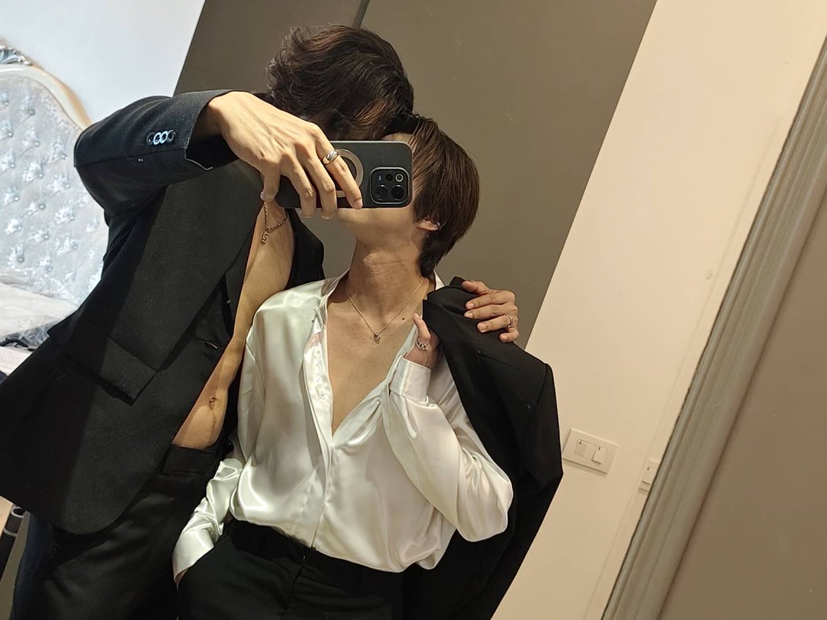 Yong_yutt's tweet photo. ครบแล้วลงได้
🤍
แล้วสองคนนั้นเค้าก็ใช้ชีวิตด้วยกันอย่างมีความสุขพัสสะได้อยู่กับคนที่เค้ารักและรักเค้า ณคุณได้มีครอบครัวที่มีความสุขและอบอุ่นเป็นของตัวเอง the end

ONE HEART ONE KNOT

#KNOTseriesEP12 https://t.co/qXOOCgehKw