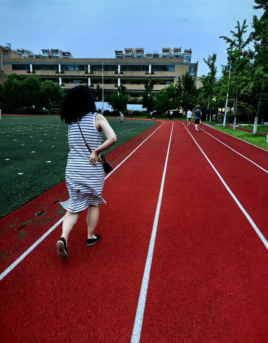 LindaDunca95362's tweet photo. Just finished a long run, my legs are sore but my heart’s buzzing—this tiredness hits so good! https://t.co/XG77yQtNoO