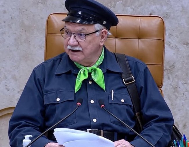 cassioolivveira's tweet photo. Se não fosse Flávio Dino, Jaiminho estaria até agora evitando a fadiga. https://t.co/r972Z0zM6x