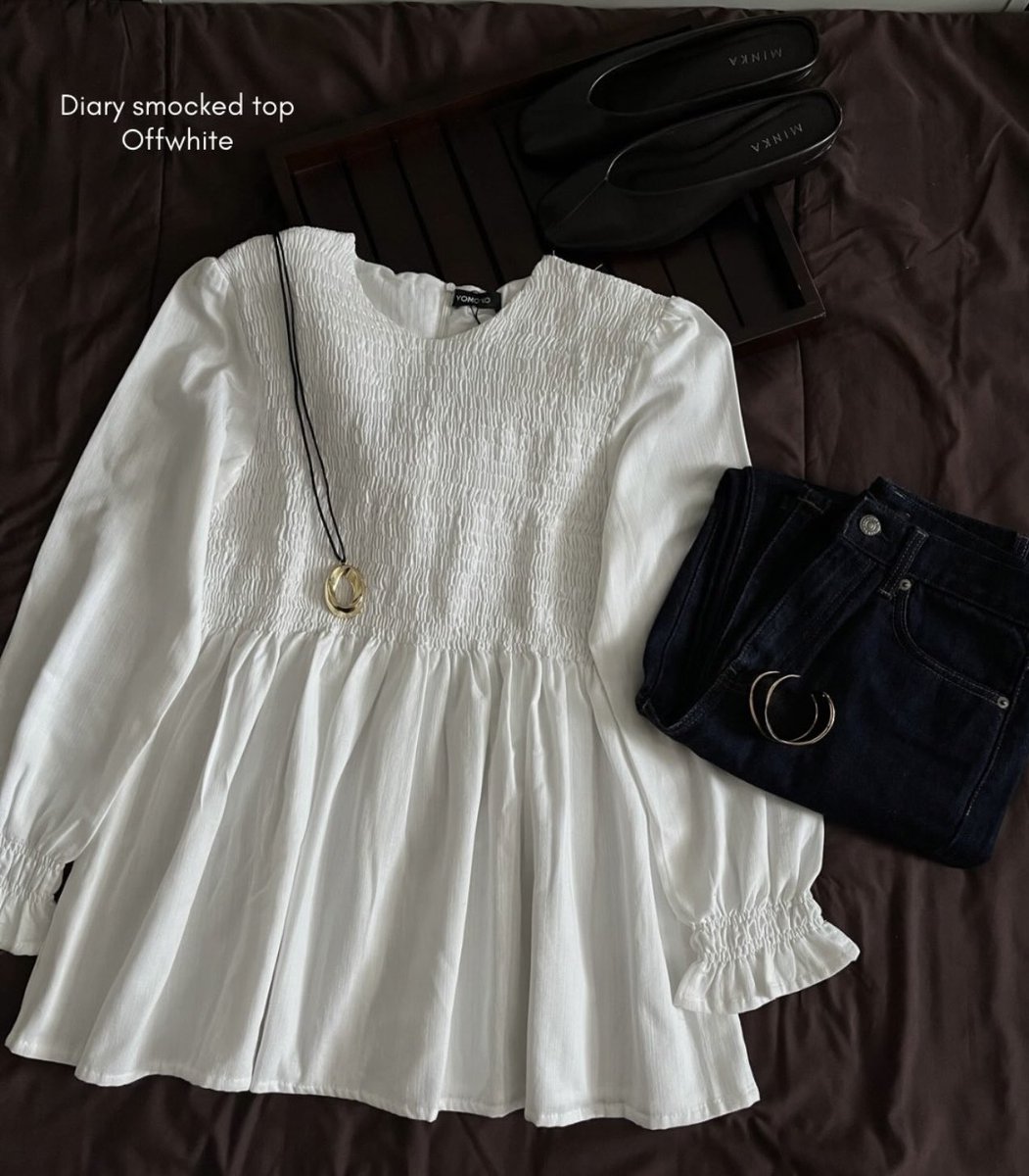 nostalgicolif's tweet photo. pov: cewek yang kecanduan OOTD warna offwhite 🤍😭😭
 
honestly offwhite tuh warna paling aman, keliatan mahal, masuk ke semua bawahan 🤏🤏 https://t.co/Q9mK3euf2Y