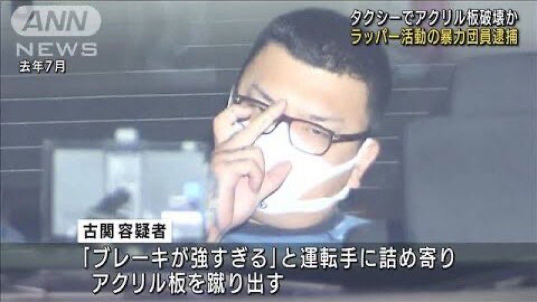 _tetetetetete's tweet photo. このポーズってどういう意味？

所属組織に向けた「完全黙秘するから安心して」という合図とか？ https://t.co/uXrjPS56GJ