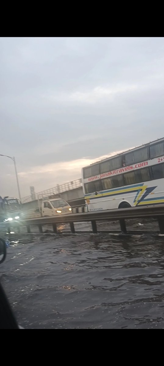 RAMESHCR1's tweet photo. @krishnabgowda @NHAI_Official @CMofKarnataka Thanks for wonderful maintenance of Electronic City elevated flyover. Situation on 16th Sept morning. https://t.co/Gm8nA9fTNR