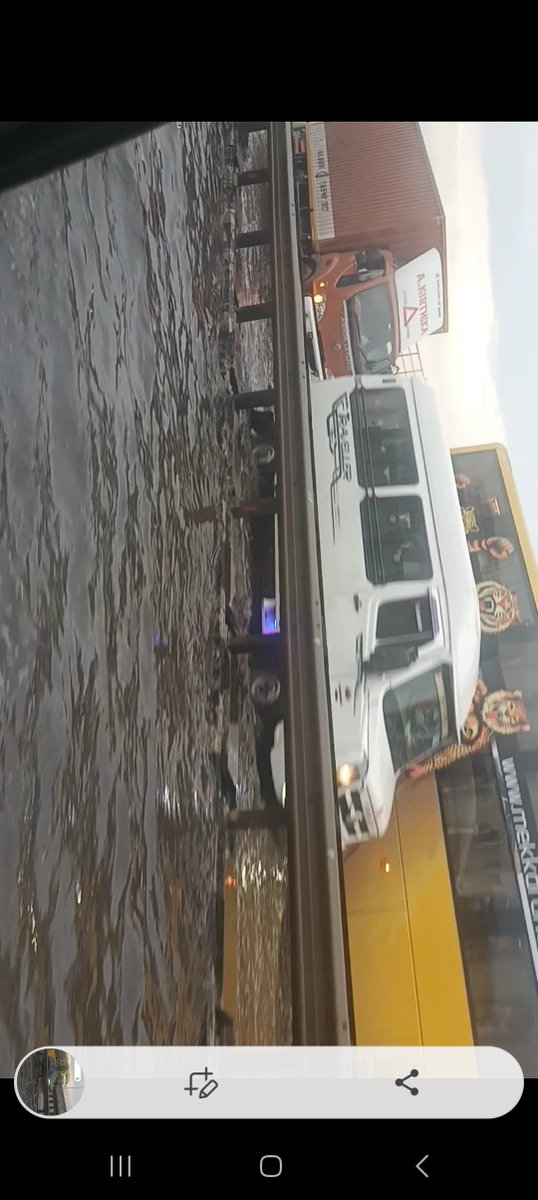 RAMESHCR1's tweet photo. @krishnabgowda @NHAI_Official @CMofKarnataka Thanks for wonderful maintenance of Electronic City elevated flyover. Situation on 16th Sept morning. https://t.co/Gm8nA9fTNR