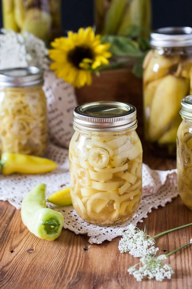 emilytaylorutdk's tweet photo. Pickled Peppers: Hot or Sweet? They stay crunchy and gain a bright tang that pairs with countless dishes. Enjoy them on sandwiches, nachos, salads, or straight from the jar. Which do you prefer: hot or sweet? https://t.co/OozBuZNbqm