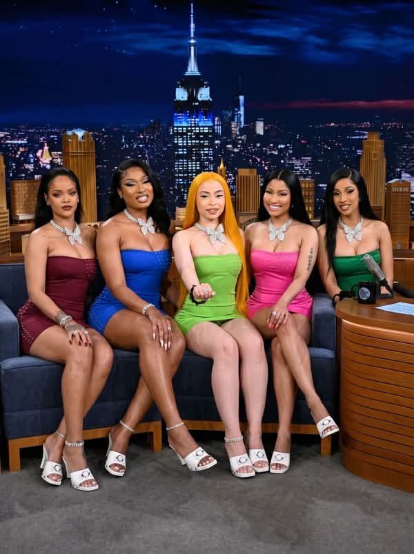 trapqueenrii's tweet photo. how it feels to be cool with every fanbases https://t.co/3SeL6h5XMs