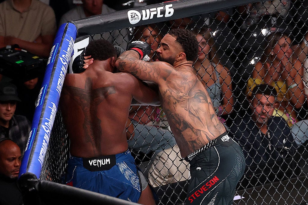 23yearsMMA's tweet photo. Olympic resume. Main-card lights. Second UFC fight.

Gable Steveson vs Sean Sharaf now opens UFC 331 Saturday after the Ortega/Moicano scratch.

Prospect spotlight on the big stage. Sharaf’s got the underdog hammer if it stays standing.

https://t.co/B9CMnDiXjK

#UFC #MMA #FightNight #Dagestan #CageIQ