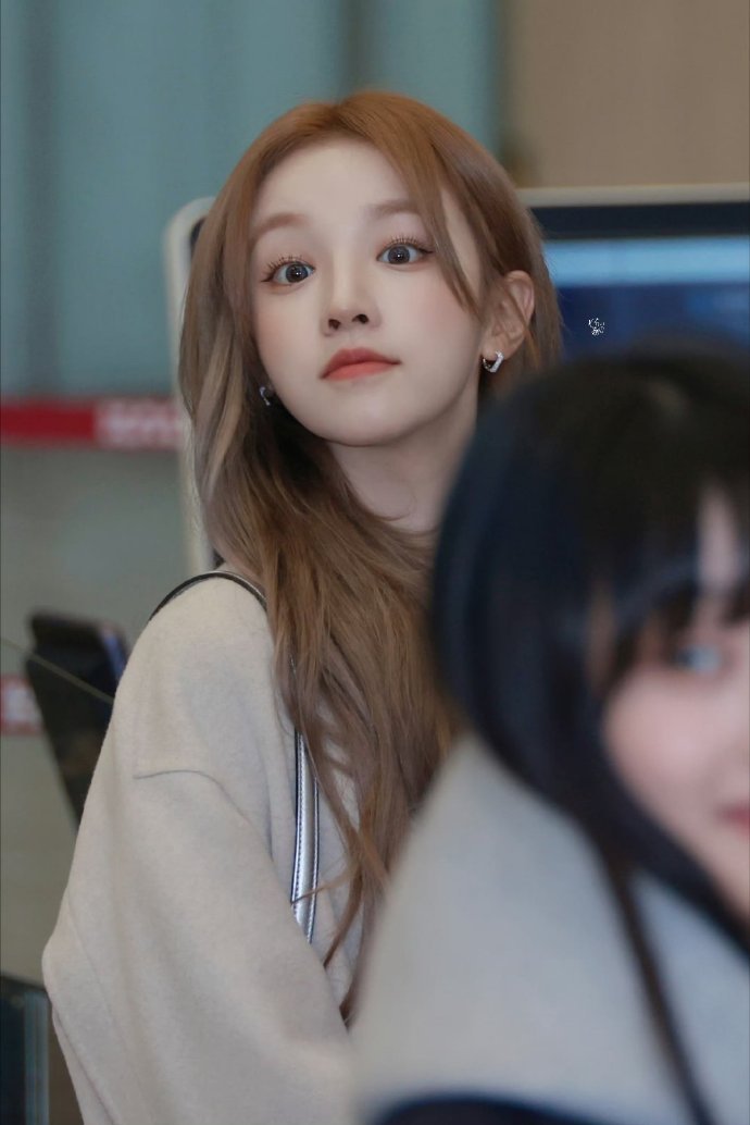CervicalFa13955's tweet photo. #宋雨琦 #YUQI #idle
就這樣在機場拍到了電影的女主角 https://t.co/ijGTHnA9gY