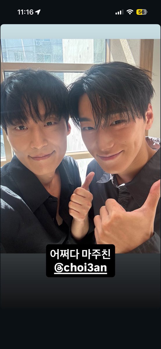 dududamm's tweet photo. 진짜 남준씌 커업다.. 
어쩌다마주쳤는데요 어쩌다마주쳤어요?!!

입꼬리 너무 비슷해서 하관운명설? 막이래 https://t.co/z235tRBTIO