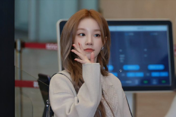 CervicalFa13955's tweet photo. #宋雨琦 #YUQI #idle
就這樣在機場拍到了電影的女主角 https://t.co/ijGTHnA9gY